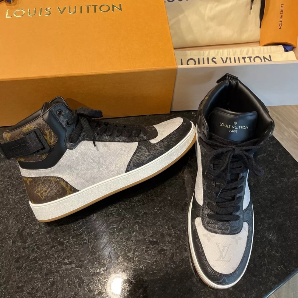 Louis Vuitton mens rivoli sneaker worn once with box and receipt. UK 7.5, US 9.5